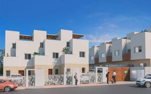 Cala Salada – Amplia casa adosada en esquina cerca de la costa