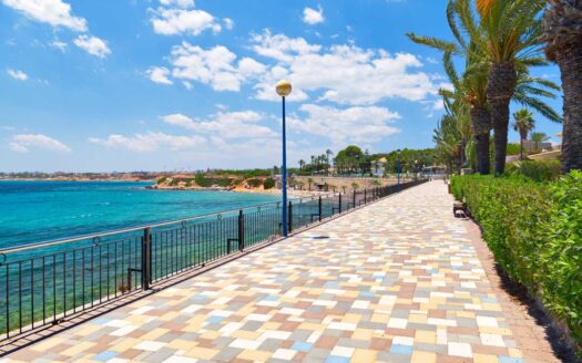 Posidonia – ¡Primera línea! Apartamento moderno con 3 dormitorios.