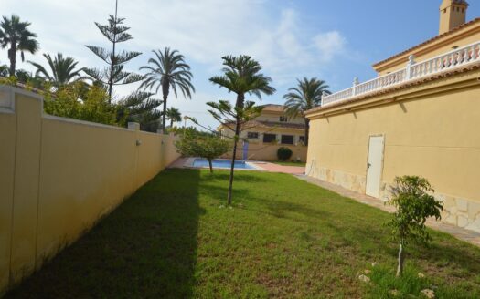 Villa met 4 slaapkamers vlakbij de zee in het aantrekkelijke Cabo Roig