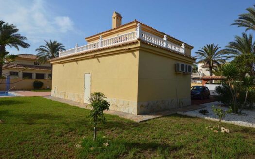 Villa met 4 slaapkamers vlakbij de zee in het aantrekkelijke Cabo Roig