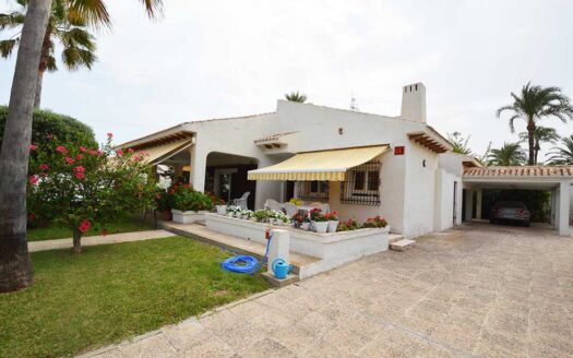 Villa aan de kust van Cabo Roig