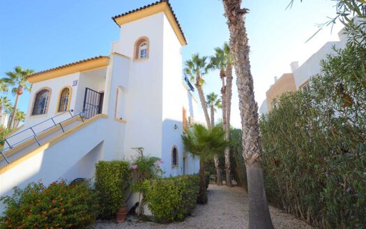 Villa with roof terrace and attractive location