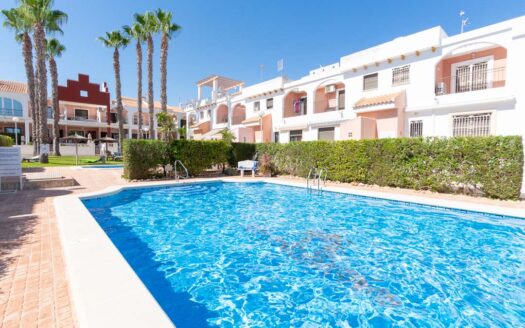 Large corner townhouse with garden and roof terrace