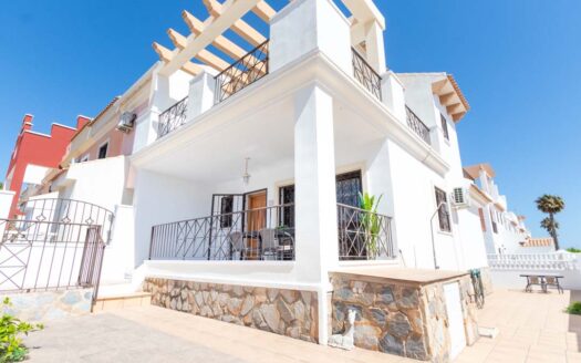 Large corner townhouse with garden and roof terrace