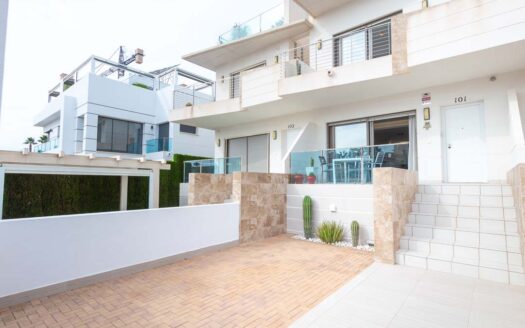 Modern terraced house with roof terrace and 4 bedrooms