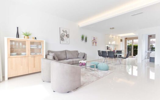 Modern terraced house with roof terrace and 4 bedrooms