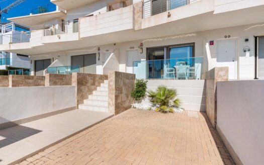Resale – Modern townhouse with 4 bedrooms in Ciudad Quesada