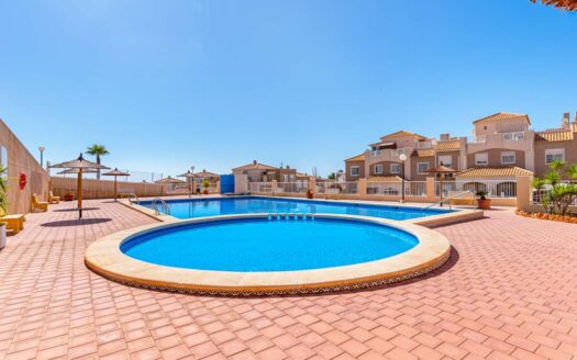 Hoekwoning in Altos de la Bahia