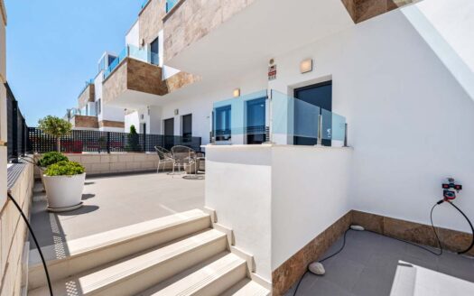 Resalg – Moderne hjørnerekkehus fra 2019 med nydelig utsikt