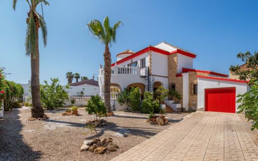 Preciosa villa en El Chaparral