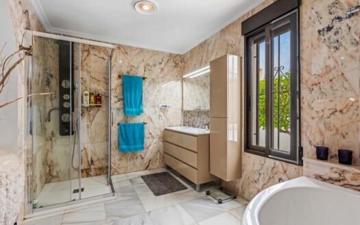 Preciosa villa en El Chaparral