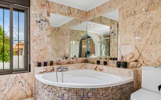 Preciosa villa en El Chaparral