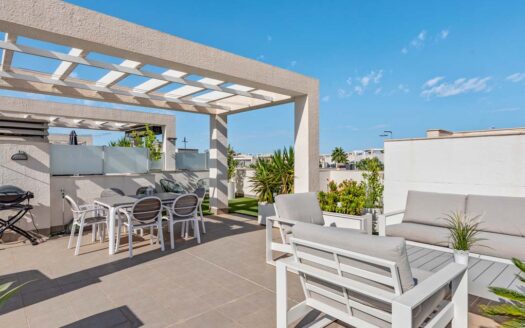 Resalg – Moderne toppleilighet med takterrasse i Oasis beach XI