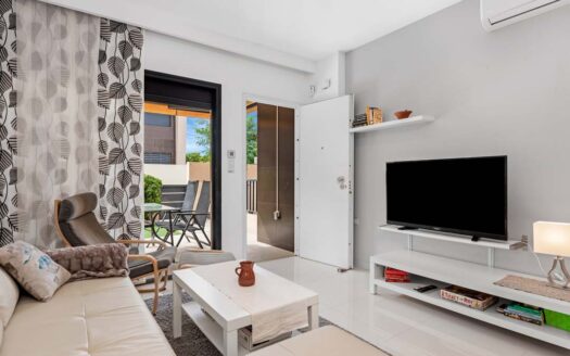 Resale – Apartment with private heated pool and attractive location