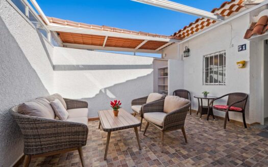 Totalrenovert rekkehus med felles basseng og tennisbane