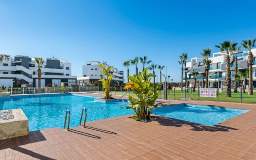 Resale – Newer penthouse with roof terrace in Oasis Beach XIII
