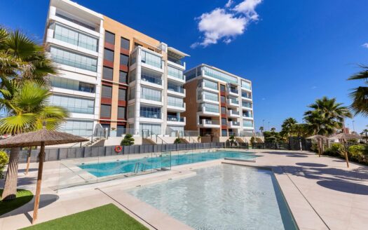 First line apartment with stunning sea views in Mil Palmeras