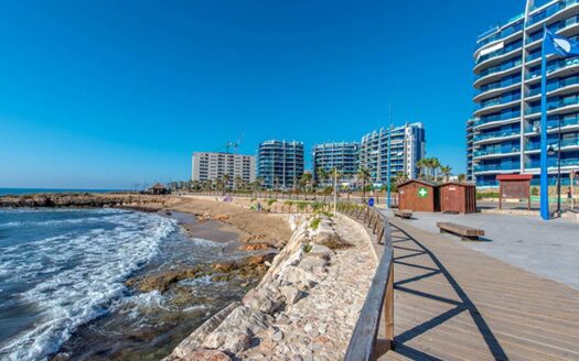 Apartamento en primera línea de playa en La Recoleta, Punta Prima