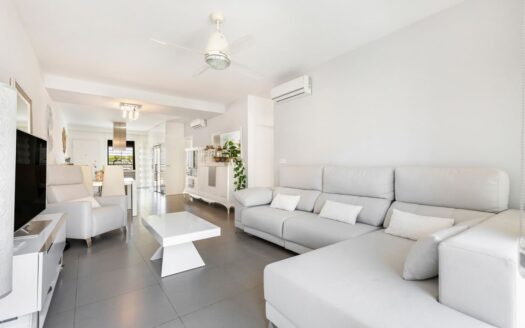 Modern 4 bedroom apartment in Mil Palmeras