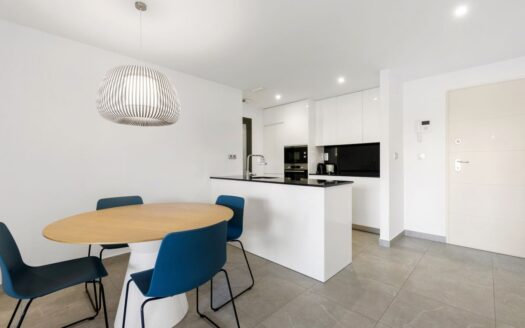 Moderne leilighet med stor terrasse i Los Dolses