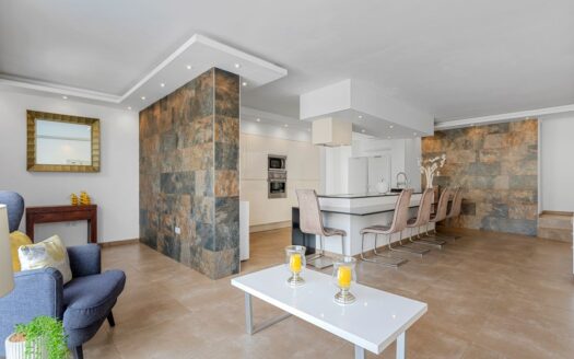 Gerenoveerde villa met 5 slaapkamers in het centrum van La Zenia