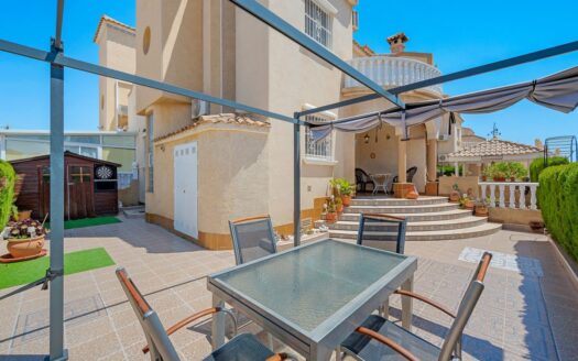 Mooi, zonnig hoekhuis in Playa Flamenca