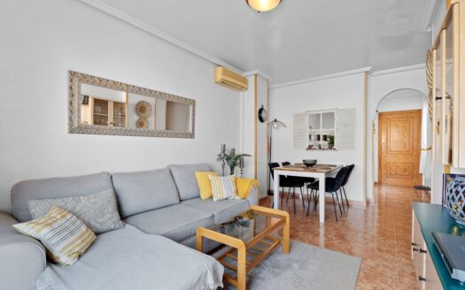 Céntrico apartamento con gran terraza en Torrevieja
