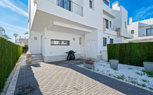 Beautiful, Modern Corner Townhouse in Ciudad Quesada
