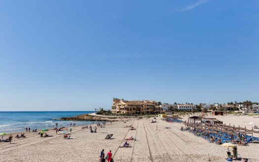 Villa Lysandra – På strandsiden i La Zenia