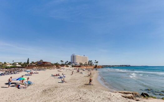 Villa Lysandra – På strandsiden i La Zenia