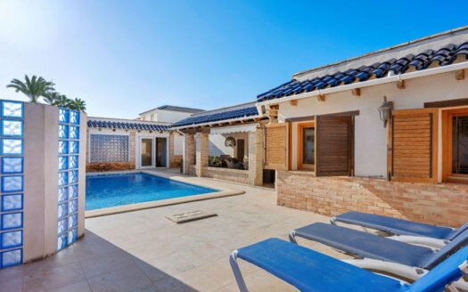 Grote villa met aantrekkelijke ligging in Torrevieja