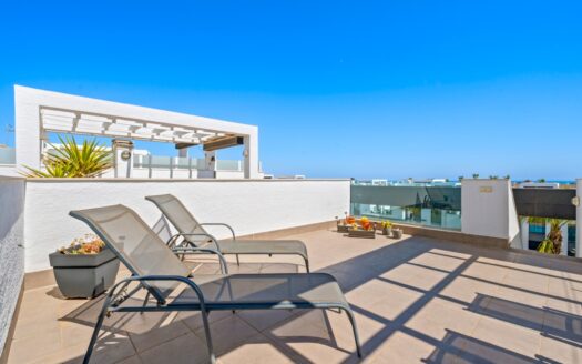 Moderno apartamento con azotea en Punta Prima. N.º 80