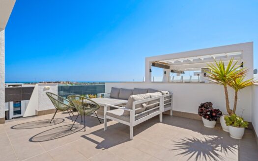 Moderne leilighet med takterrasse i Punta Prima. Nr.78