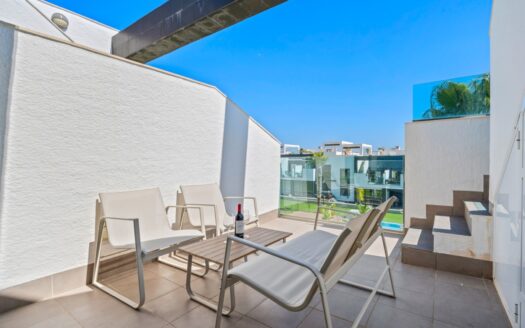 Moderno apartamento con azotea en Punta Prima. N.º 80