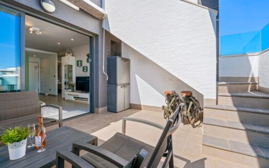 Moderne leilighet med takterrasse i Punta Prima. Nr.78