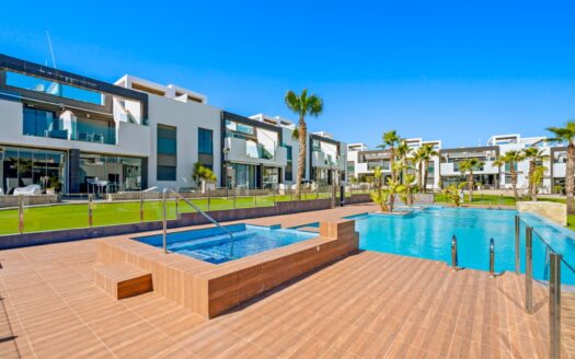 Moderno apartamento con azotea en Punta Prima. N.º 80