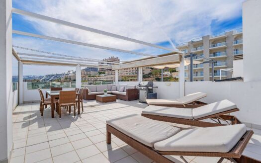 Exclusivo ático en primera línea en Arenales del Sol